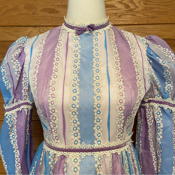 Vintage 1970s Lorrie Deb blue and purple flocked floral long sleeve dress - Picture 2 of 8